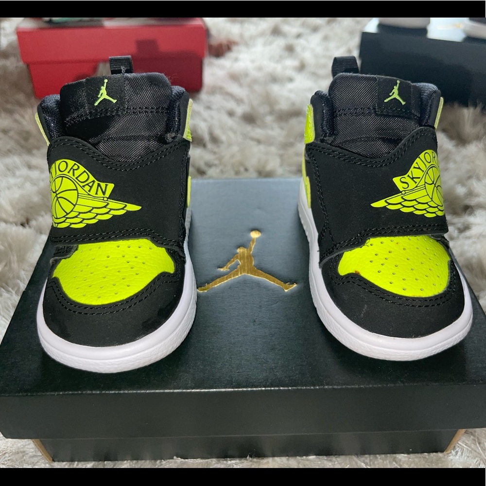 Boy’s Sky Jordan’s Size 4